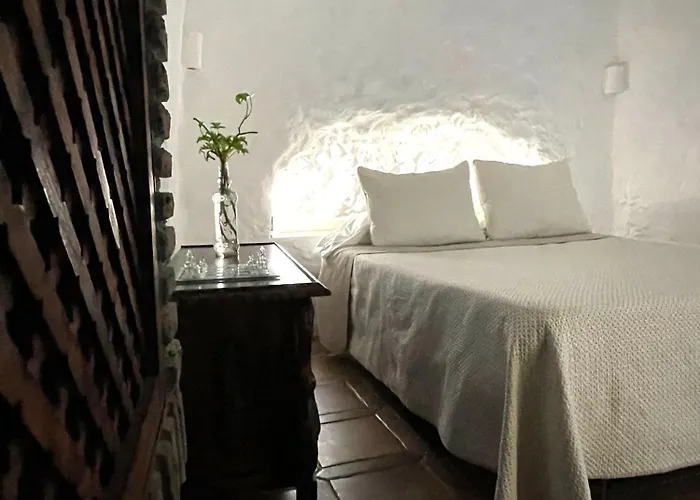 Cueva De David Villa Grenade